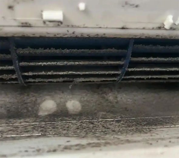 哈尔滨市空调吹的风有股烧焦味是怎么回事